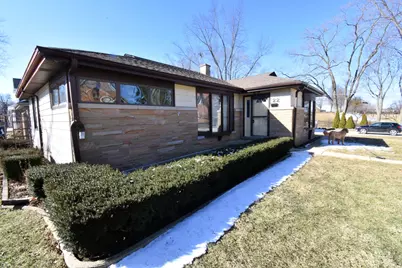 22 N Kenilworth Avenue, Mount Prospect, IL 60056 - Photo 2
