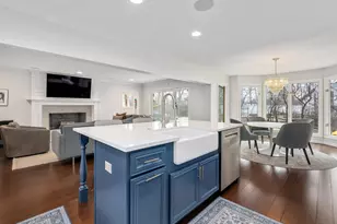 734 Forest Glen Ln, Oak Brook, IL 60523 - Photo 14