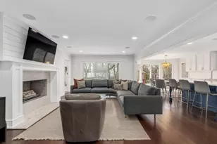 734 Forest Glen Ln, Oak Brook, IL 60523 - Photo 10