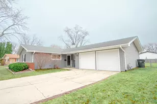 1935 Larchmont Rd, Hoffman Estates, IL 60169 - Photo 1