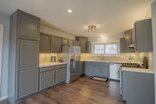 1935 Larchmont Rd, Hoffman Estates, IL 60169 - Photo 10