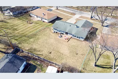 1935 Larchmont Road, Hoffman Estates, IL 60169 - Photo 28