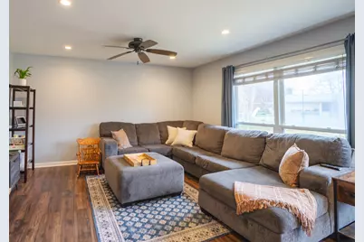 1935 Larchmont Road, Hoffman Estates, IL 60169 - Photo 6