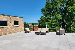 5240 N Winthrop Ave, Chicago, IL 60640 - Photo 2