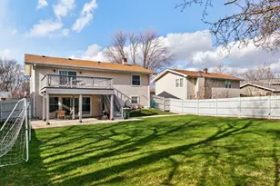 1293 W Oakmont Rd, Hoffman Estates, IL 60169 - Photo 32