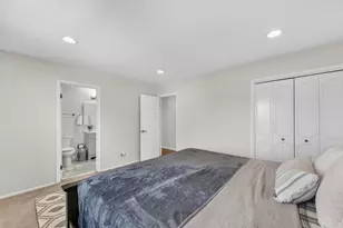 1293 W Oakmont Rd, Hoffman Estates, IL 60169 - Photo 16