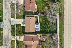 1293 W Oakmont Rd, Hoffman Estates, IL 60169 - Photo 34