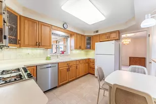 3835 W Jarlath St, Lincolnwood, IL 60712 - Photo 10