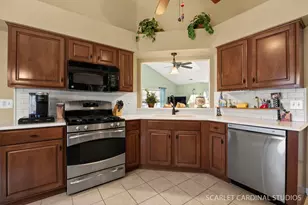 371 Gazebo Ln, Lombard, IL 60148 - Photo 6