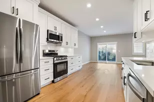 9430 Churchill Dr, Hickory Hills, IL 60457 - Photo 10