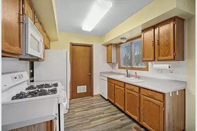 105 Red Cedar Drive, Streamwood, IL 60107 - Photo 8