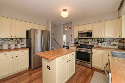 2953 Deerpath Court, Carpentersville, IL 60110 - Photo 14