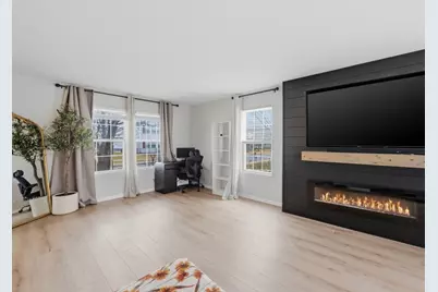 [Address not provided], Crest Hill, IL 60403 - Photo 4