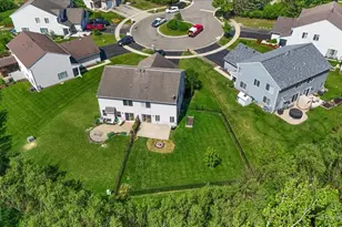 9 Crimson Ct, Lake in the Hills, IL 60156 - Photo 2