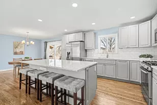 6825 Meadow Crest Dr, Downers Grove, IL 60516 - Photo 8