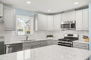 6825 Meadow Crest Dr, Downers Grove, IL 60516 - Photo 10