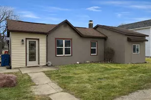 130 S Iowa Ave, Ladd, IL 61329 - Photo 1