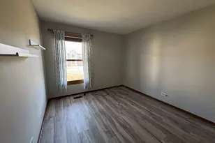 1871 Fox Run Dr, Elk Grove Village, IL 60007 - Photo 20