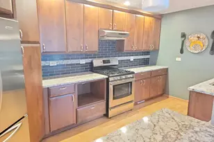 1871 Fox Run Dr, Elk Grove Village, IL 60007 - Photo 4