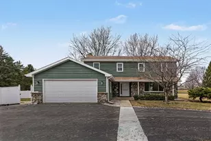 3002 N Maple Tree Ln, Wadsworth, IL 60083 - Photo 1