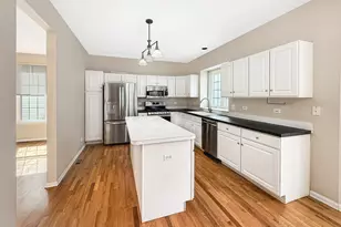 18421 W Springwood Dr, Grayslake, IL 60030 - Photo 2