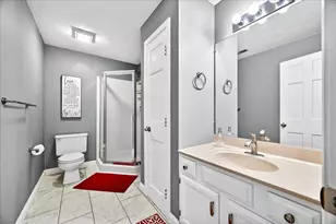 1409 Oakbrook Dr, Bloomington, IL 61704 - Photo 24