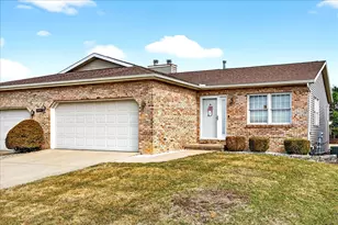 1409 Oakbrook Dr, Bloomington, IL 61704 - Photo 26