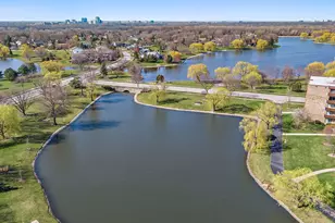 805 Leicester Rd, Elk Grove Village, IL 60007 - Photo 18