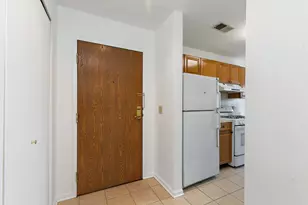 805 Leicester Rd, Elk Grove Village, IL 60007 - Photo 4