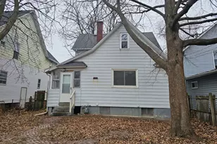 1114 25th St, Moline, IL 61265 - Photo 2
