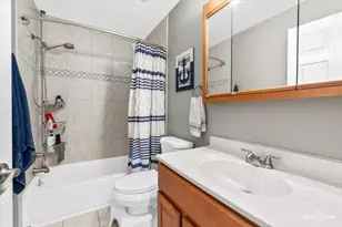 308 Peppertree Ln, Aurora, IL 60504 - Photo 8