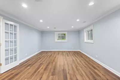 223 Kenloch Avenue, Libertyville, IL 60048 - Photo 12