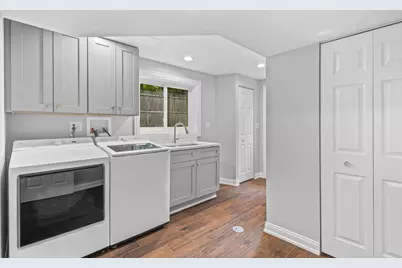 223 Kenloch Avenue, Libertyville, IL 60048 - Photo 14