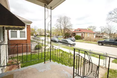 10210 S Bensley Avenue, Chicago, IL 60617 - Photo 14