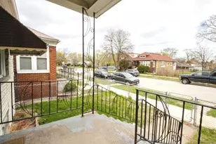 10210 S Bensley Ave, Chicago, IL 60617 - Photo 14