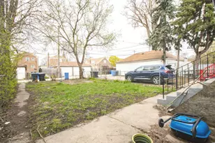 10210 S Bensley Ave, Chicago, IL 60617 - Photo 16