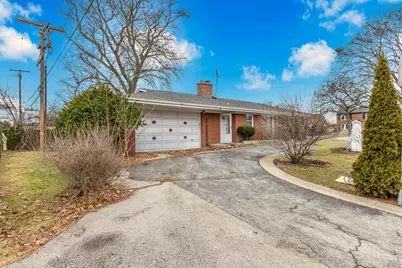6756 N Keating Avenue, Lincolnwood, IL 60712 - Photo 2