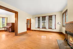 118 S Union St, Elgin, IL 60123 - Photo 6