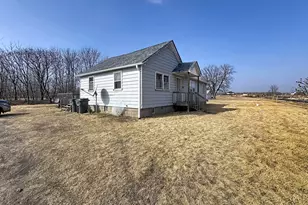 190 Sunshine Ln, Milan, IL 61264 - Photo 2