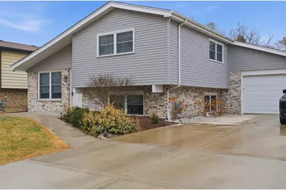 2221 Charmingfare Drive, Woodridge, IL 60517 - Photo 1