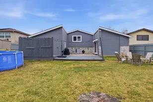 2221 Charmingfare Dr, Woodridge, IL 60517 - Photo 38