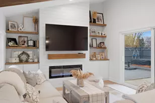 2221 Charmingfare Dr, Woodridge, IL 60517 - Photo 16