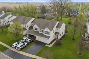 1110 Colonial Dr, Joliet, IL 60432 - Photo 8