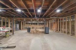 469 N Lake St, Aurora, IL 60506 - Photo 22