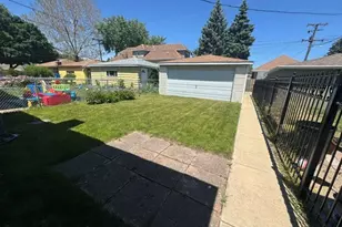 7042 Pershing Rd, Berwyn, IL 60402 - Photo 14