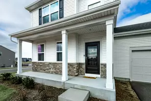 1300 Kentwood Dr, Hampshire, IL 60140 - Photo 2