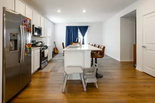 1300 Kentwood Dr, Hampshire, IL 60140 - Photo 4