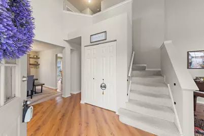 304 E Harvard Circle, South Elgin, IL 60177 - Photo 2