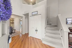 304 E Harvard Cir, South Elgin, IL 60177 - Photo 2