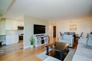 1101 S Hunt Club Dr, Mount Prospect, IL 60056 - Photo 8